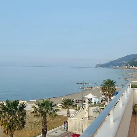 Attico Finestra Sulle Isole Eolie Brolo